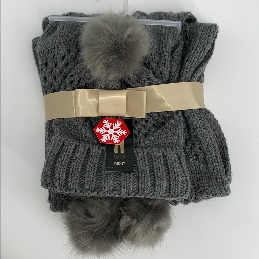 Mix It scarf & hat gift set NWT